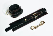 Load image into Gallery viewer, Ratchet wrist cuffs - Detail View 1