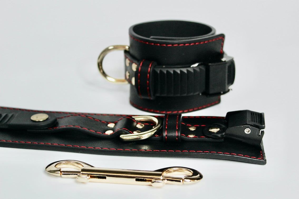 Ratchet wrist cuffs - Detail View 2